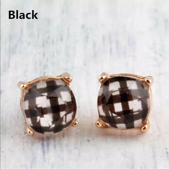 Modest Stud Earrings in Black & White - Picture 3 of 4